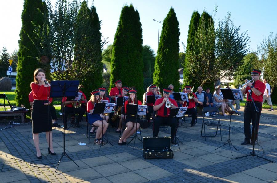 Koncert Krasnobrodzkiej Orkiestry Dętej na Placu Siekluckiego