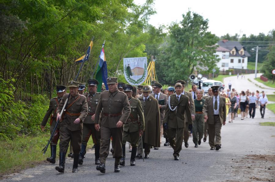 Upamiętnienie kpr. Piotra Feliksa Szpyrki. Uroczystość religijno-patriotyczna w leśnictwie Zielone