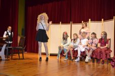 &quot;Kopciuszek współcześnie&quot; - przedstawienie w wykonaniu uczestników zajęć teatralnych KDK