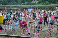 Zumbowe szaleństwo na krasnobrodzkiej plaży